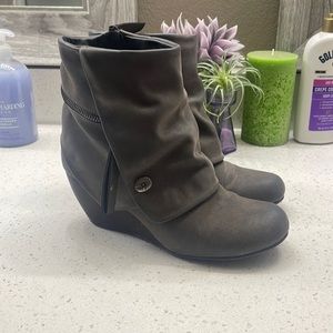 Blowfish boots.  Size 8.5.    Worn a few times.   Super comfy.